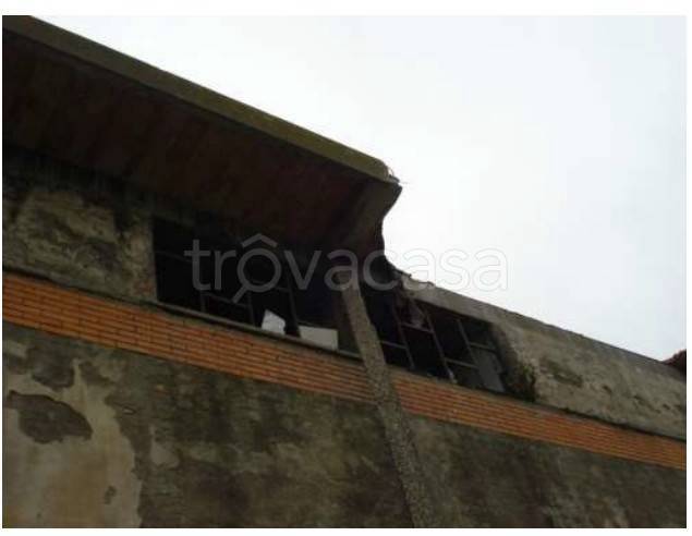 locale commerciale in vendita ad Aprilia in zona Campoverde