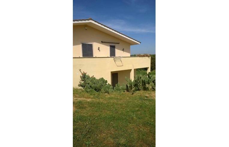 casa indipendente in vendita ad Aprilia in zona Fossignano