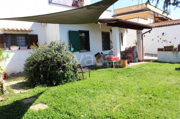 appartamento in vendita ad Aprilia in zona Casalazzara