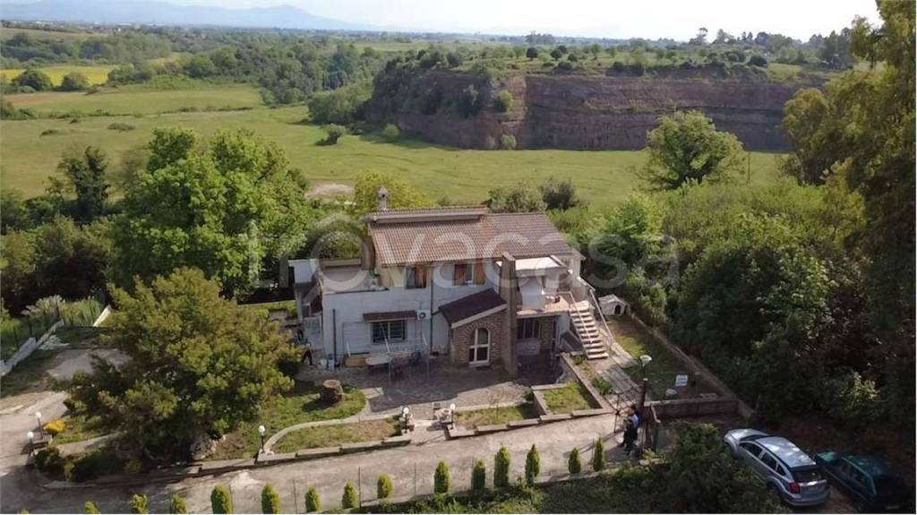 casa indipendente in vendita ad Aprilia in zona Cogna