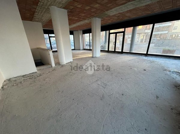 locale commerciale in vendita ad Aprilia