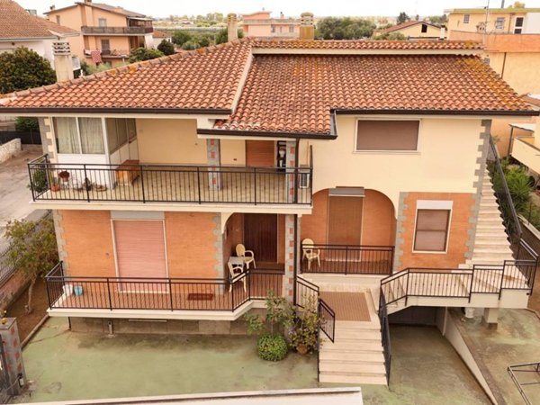 casa indipendente in vendita ad Aprilia in zona Leda