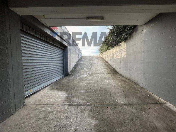 locale di sgombero in vendita ad Aprilia