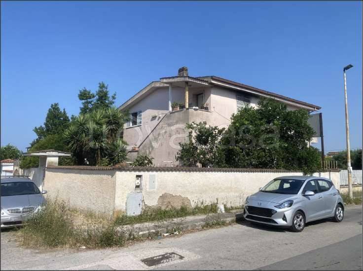 appartamento in vendita ad Aprilia in zona Cogna