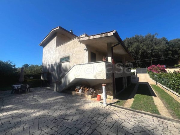 casa indipendente in vendita ad Aprilia in zona Fossignano