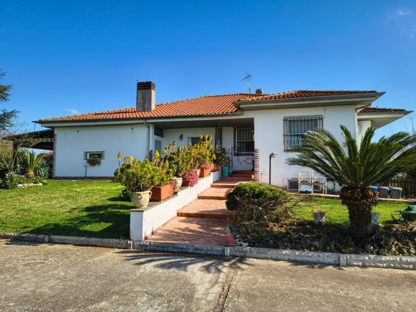 casa indipendente in vendita ad Aprilia in zona Torre del Padiglione