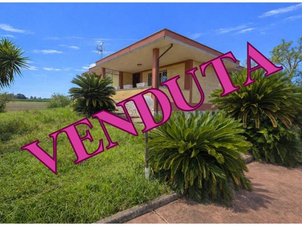 casa indipendente in vendita ad Aprilia in zona Campoverde