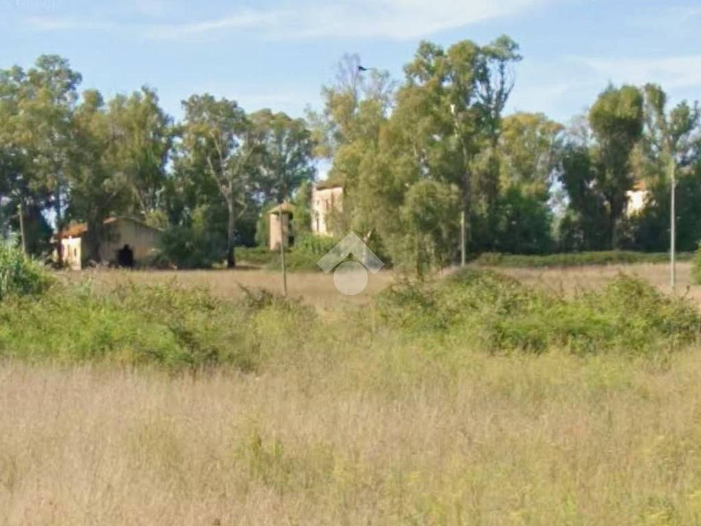 negozio in vendita ad Aprilia in zona Campo di Carne