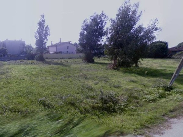 negozio in vendita ad Aprilia in zona Campoverde