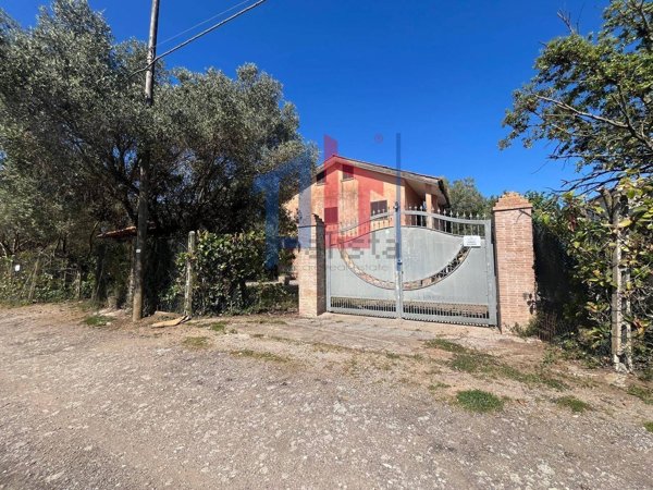 casa indipendente in vendita ad Aprilia in zona Cogna