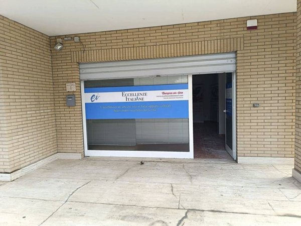 negozio in vendita ad Aprilia