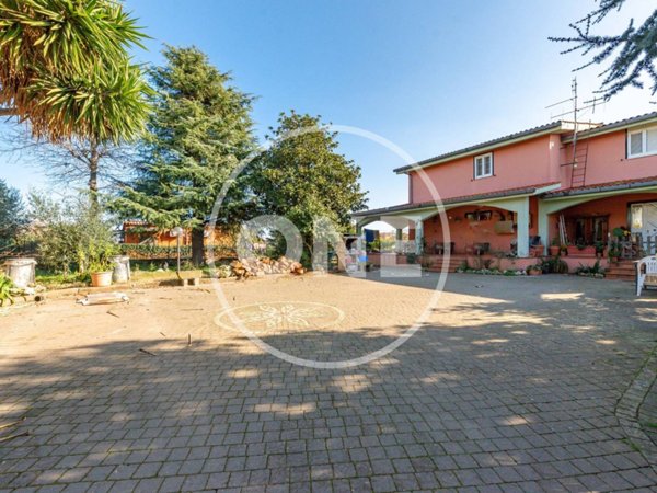 casa indipendente in vendita ad Aprilia in zona Campoleone