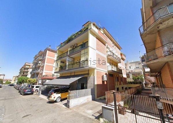 locale commerciale in vendita ad Aprilia