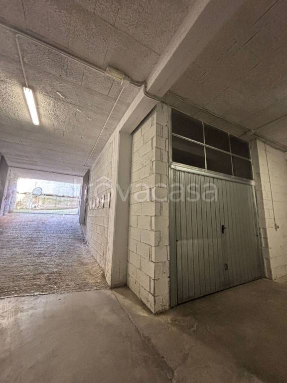 locale di sgombero in vendita ad Aprilia