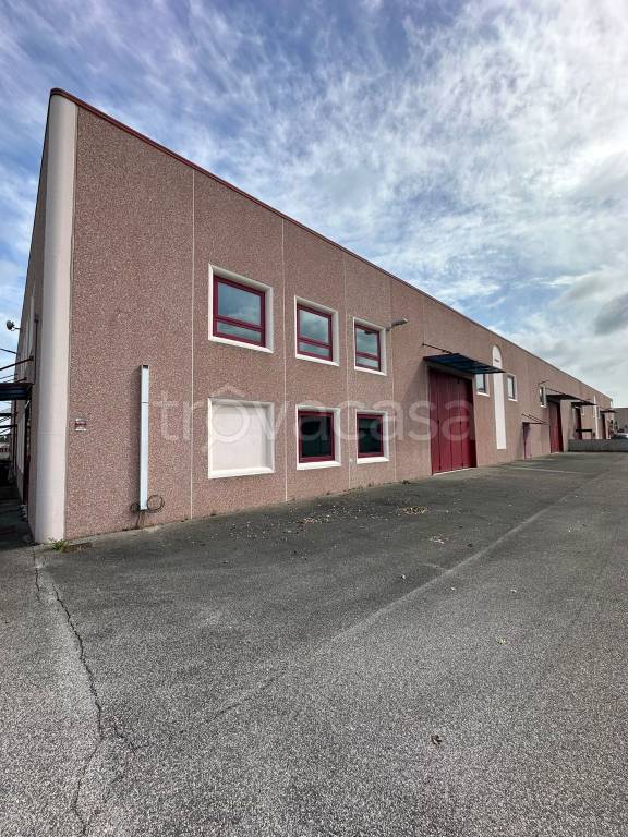 locale commerciale in vendita ad Aprilia