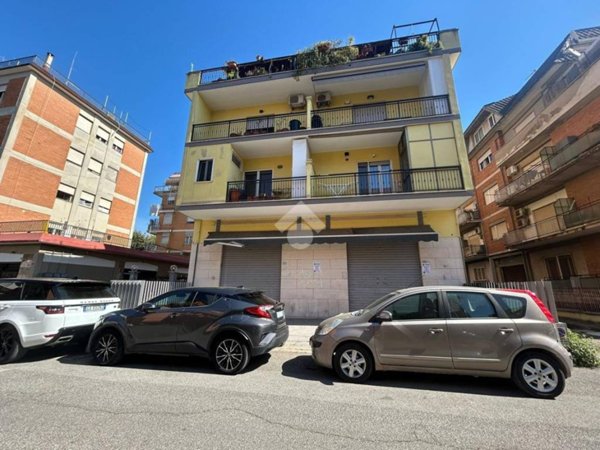 negozio in vendita ad Aprilia