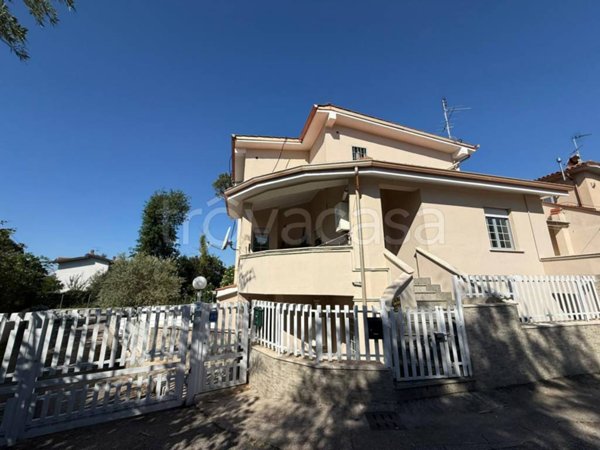 appartamento in vendita ad Aprilia in zona Leda