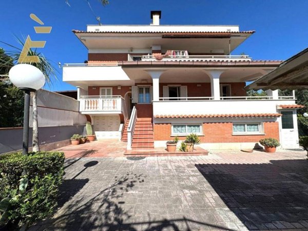 casa indipendente in vendita ad Aprilia in zona Fossignano