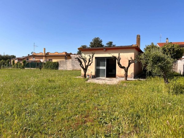 terreno agricolo in vendita ad Aprilia in zona Campo di Carne