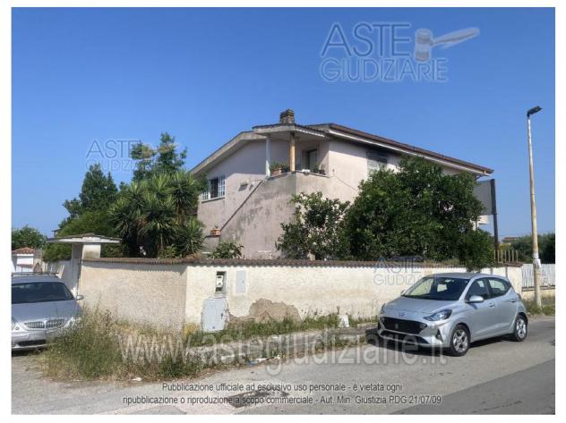 appartamento in vendita ad Aprilia in zona Cogna