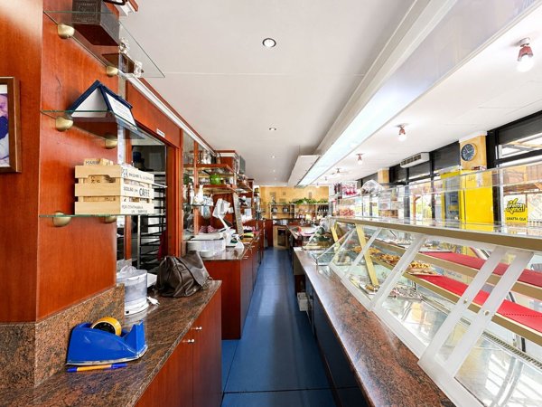 locale commerciale in vendita ad Aprilia
