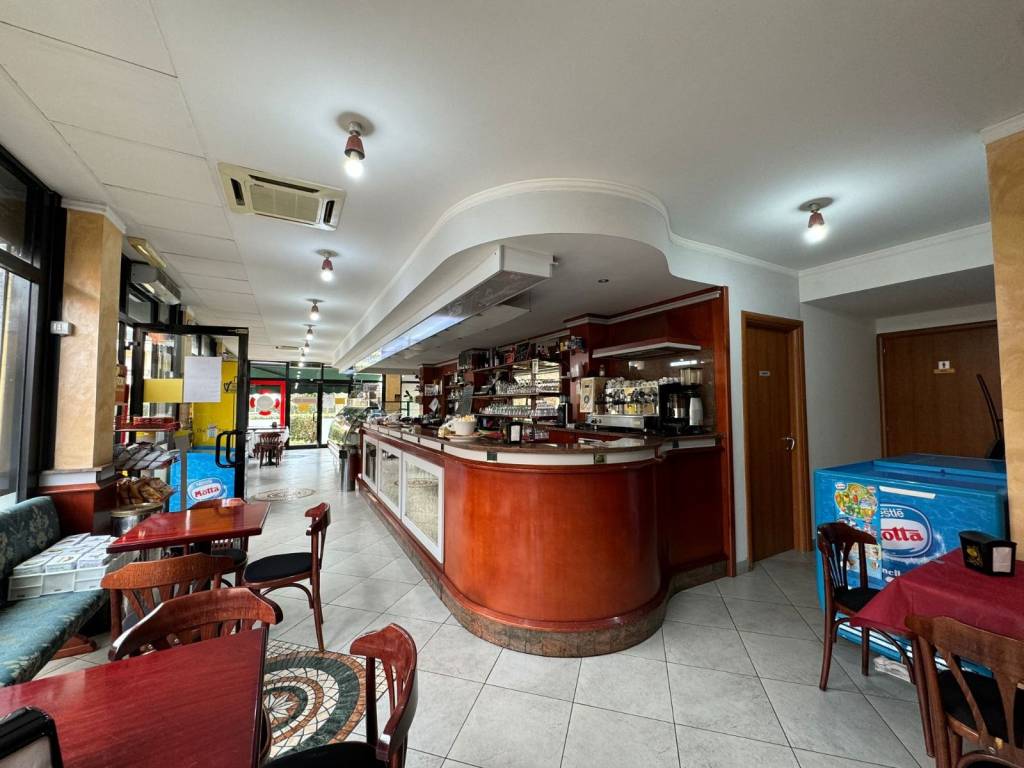 locale commerciale in vendita ad Aprilia