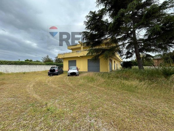 casa indipendente in vendita ad Aprilia in zona Campoleone