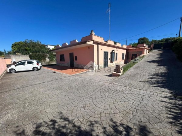 esavano in vendita ad Aprilia