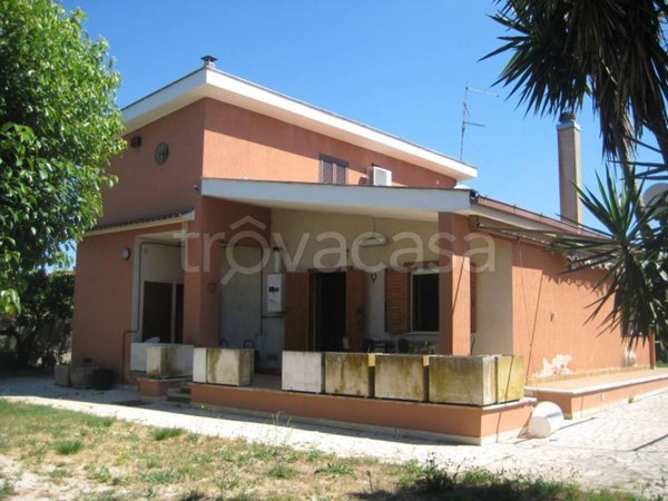 casa indipendente in vendita ad Aprilia in zona Cogna