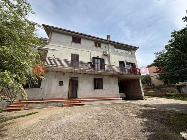 appartamento in vendita ad Aprilia in zona Campoleone