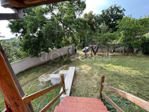 casa indipendente in vendita ad Aprilia in zona Casalazzara