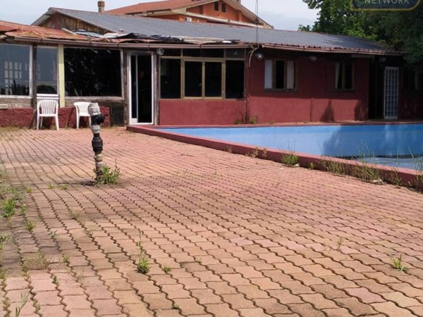 negozio in vendita ad Aprilia in zona Casalazzara