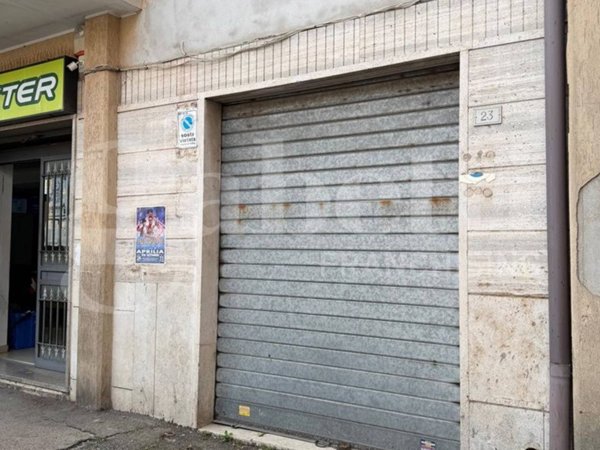 locale di sgombero in vendita ad Aprilia