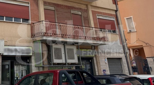 locale commerciale in vendita ad Aprilia