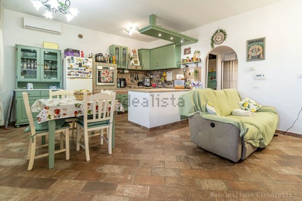 casa indipendente in vendita ad Aprilia in zona Campoleone