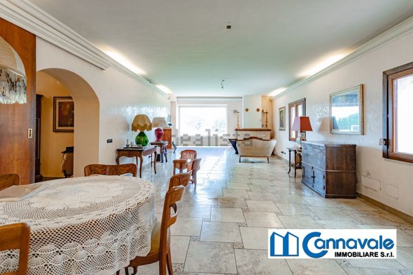 casa indipendente in vendita ad Aprilia in zona Campo di Carne