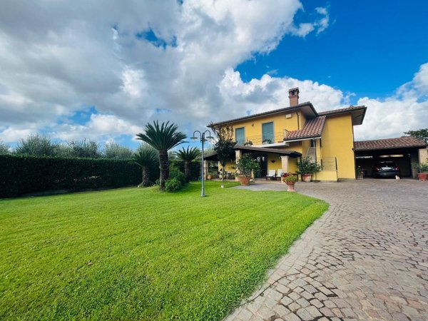appartamento in vendita ad Aprilia in zona Casalazzara