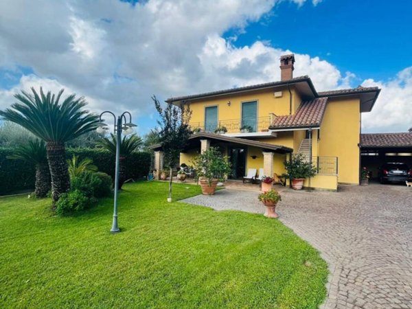 appartamento in vendita ad Aprilia in zona Casalazzara