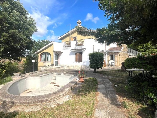 appartamento in vendita ad Aprilia in zona Cogna