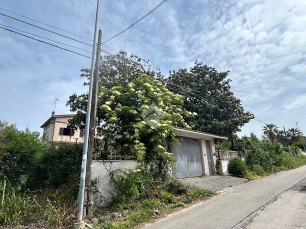 appartamento in vendita ad Aprilia in zona Cogna