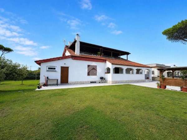 casa indipendente in vendita ad Aprilia in zona Campoverde