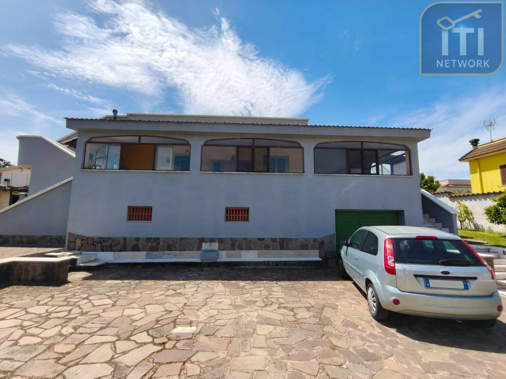 casa indipendente in vendita ad Aprilia in zona Fossignano