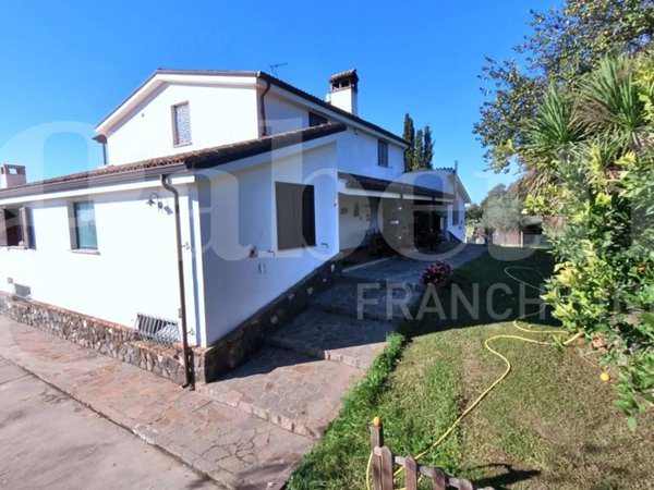 casa indipendente in vendita ad Aprilia