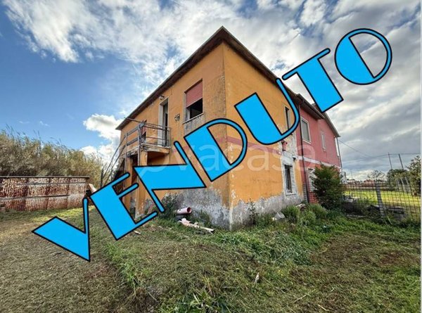 casa indipendente in vendita ad Aprilia in zona Torre del Padiglione