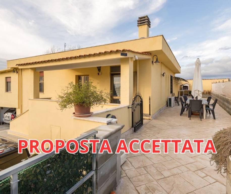 casa indipendente in vendita ad Aprilia in zona Fossignano