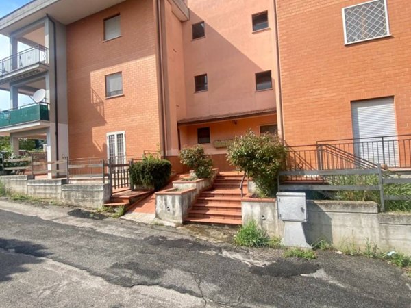 appartamento in vendita ad Aprilia in zona Pascolare