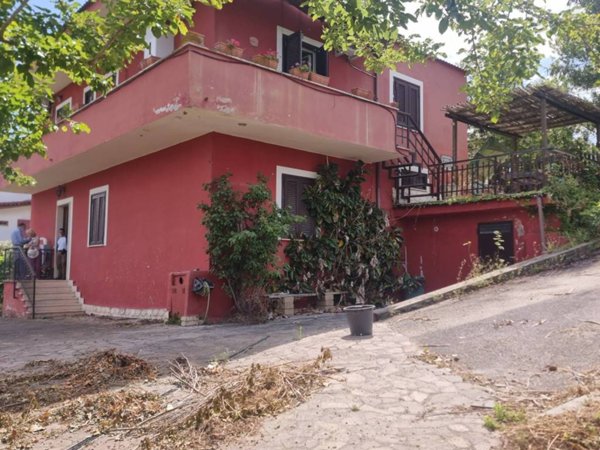 casa indipendente in vendita ad Aprilia in zona Campoleone