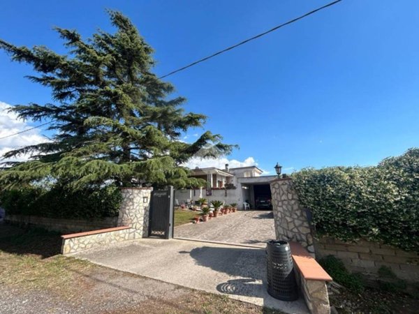 casa indipendente in vendita ad Aprilia in zona Riserva Nuova