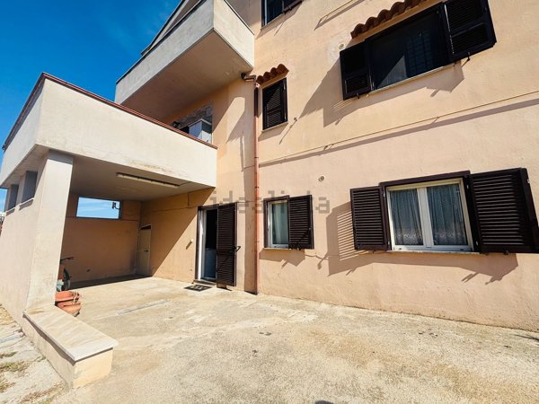 appartamento in vendita ad Aprilia in zona Cogna