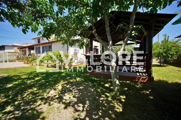 casa indipendente in vendita ad Aprilia in zona Campoverde